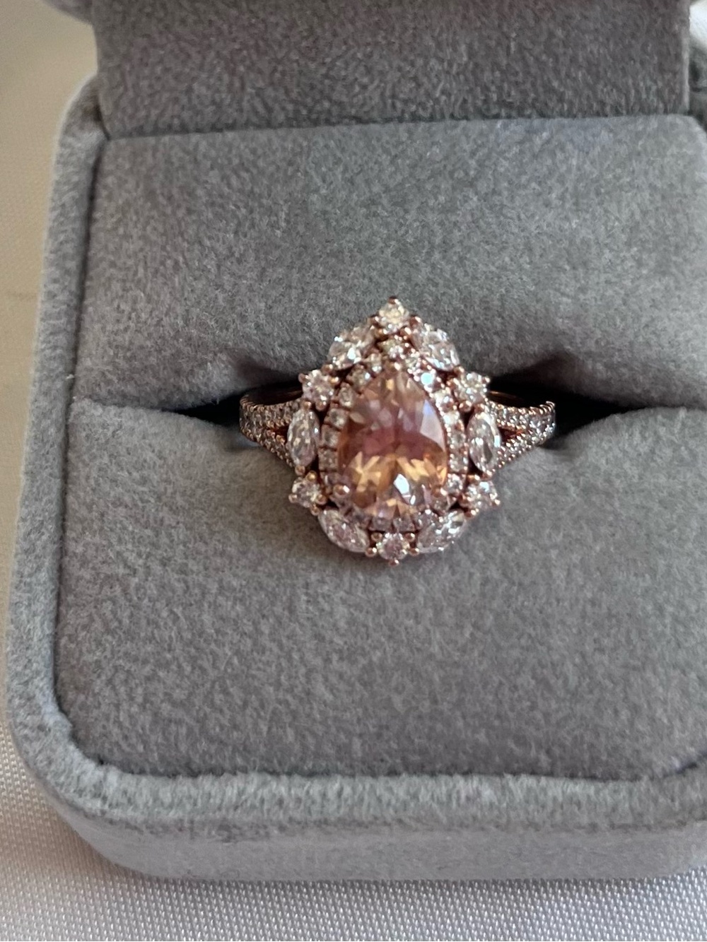 14k Rose Gold Pear-Shaped Morganite & Diamond Halo Ring - Size 6.75 - Picture 3 of 9